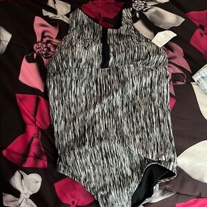 Nike High Nexk Black and White Strappy Back Patterned Swimsuit